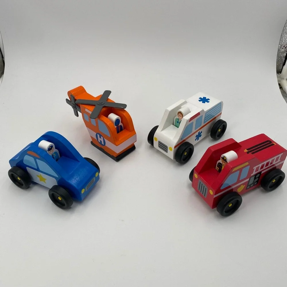 Melissa & Doug‎ Wooden Emergency Vehicle Rescue Set People 19285 8 Piece Toy Set